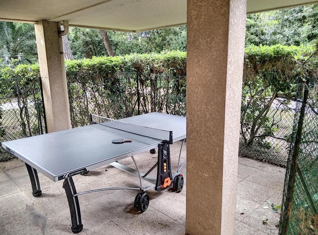 Chateau De La Pinede 胡安莱潘 外观 照片